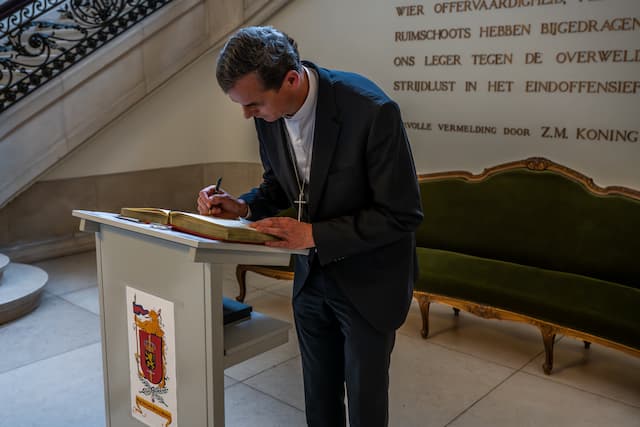 Bezoek_Legerbisschop_LR-26